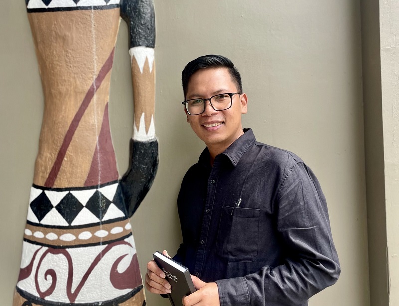 Refol Malimpu, Panggilan Hati Mengajar di Pedalaman Papua sosok.web.id_Refol Malimpu