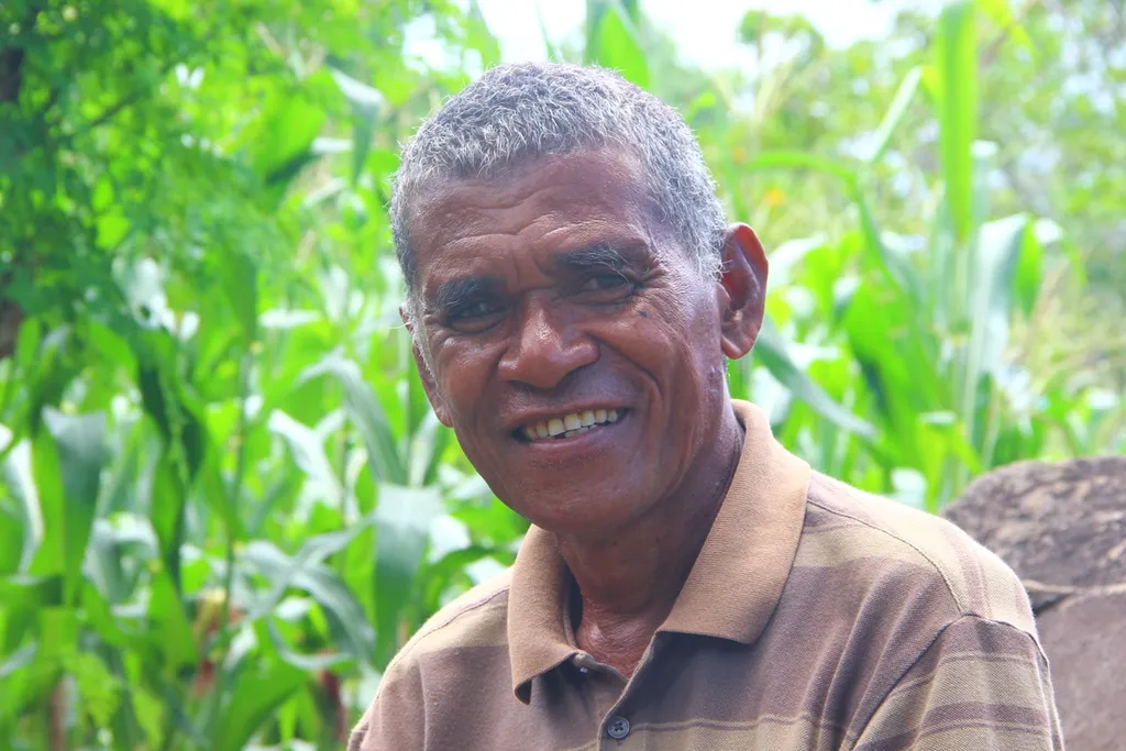 Kamilus Tupen Jumat, Menyebar Semangat Bertani di Lahan Tandus Adonara 20200320_kami