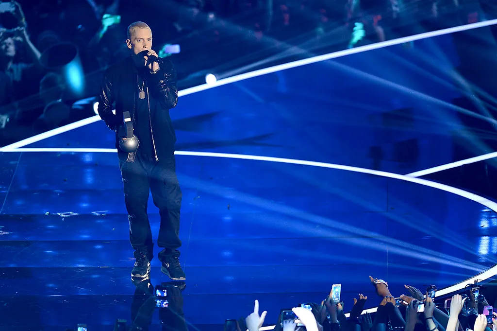 Eminem, Kirim Spageti ke Rumah Sakit 20200501